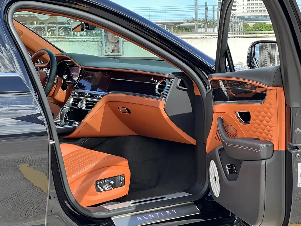 Bentley Flying Spur — фото 2