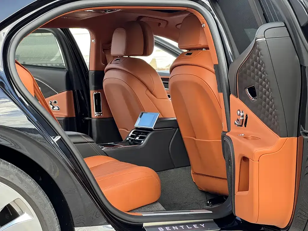 Bentley Flying Spur — фото 7