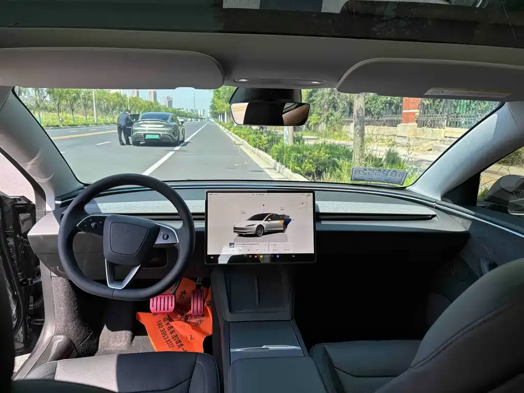 Tesla Model 3 — фото 2
