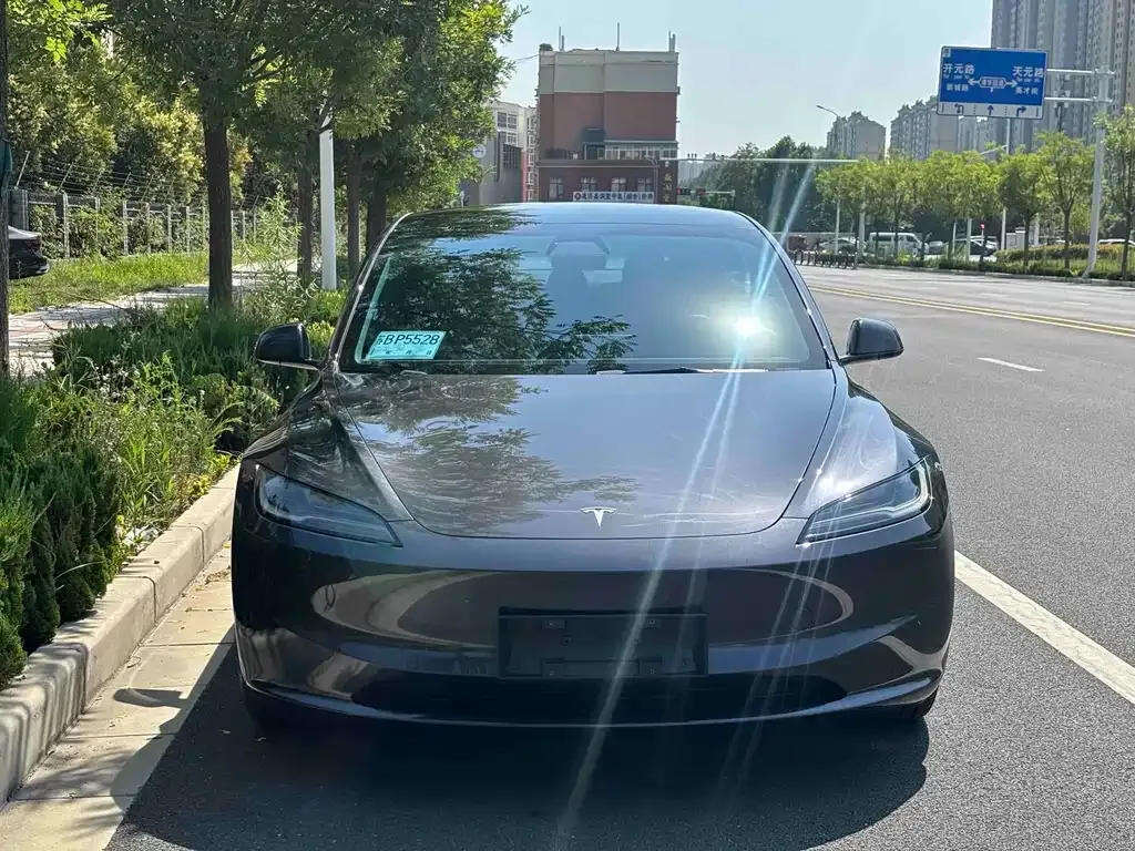 Tesla Model 3 — фото 7