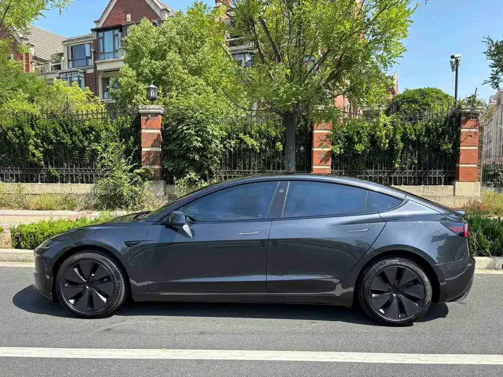Tesla Model 3 — фото 10