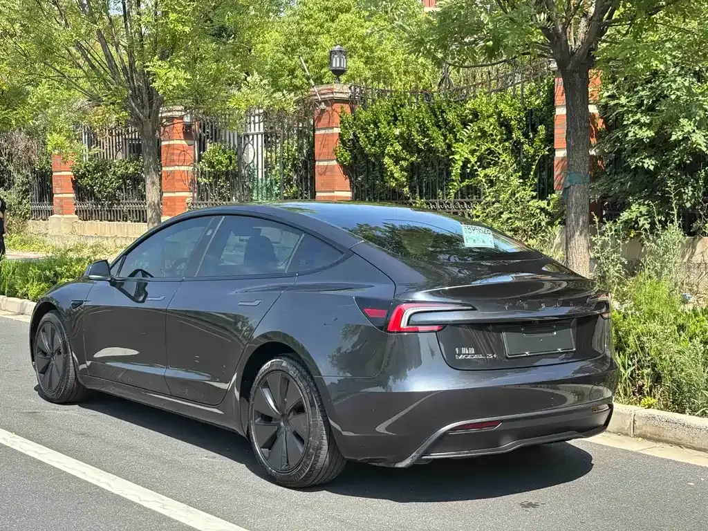 Tesla Model 3 — фото 9