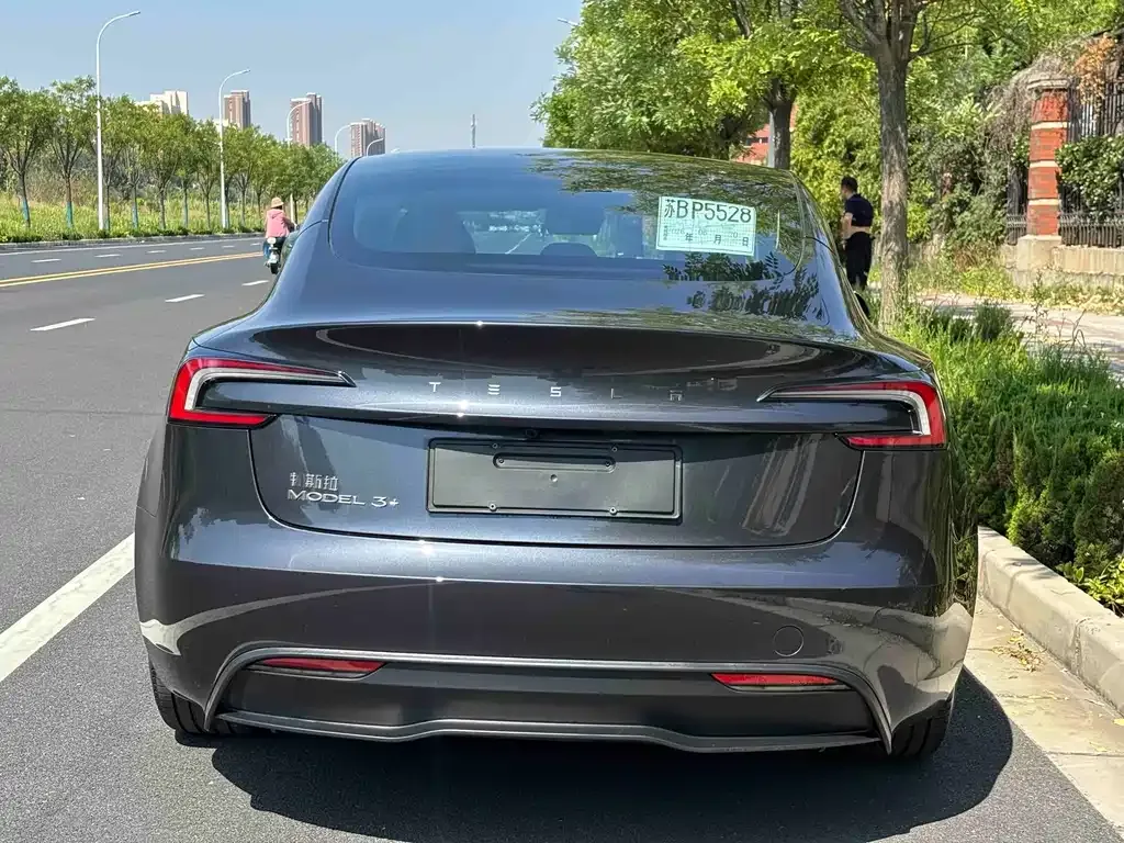 Tesla Model 3 — фото 3