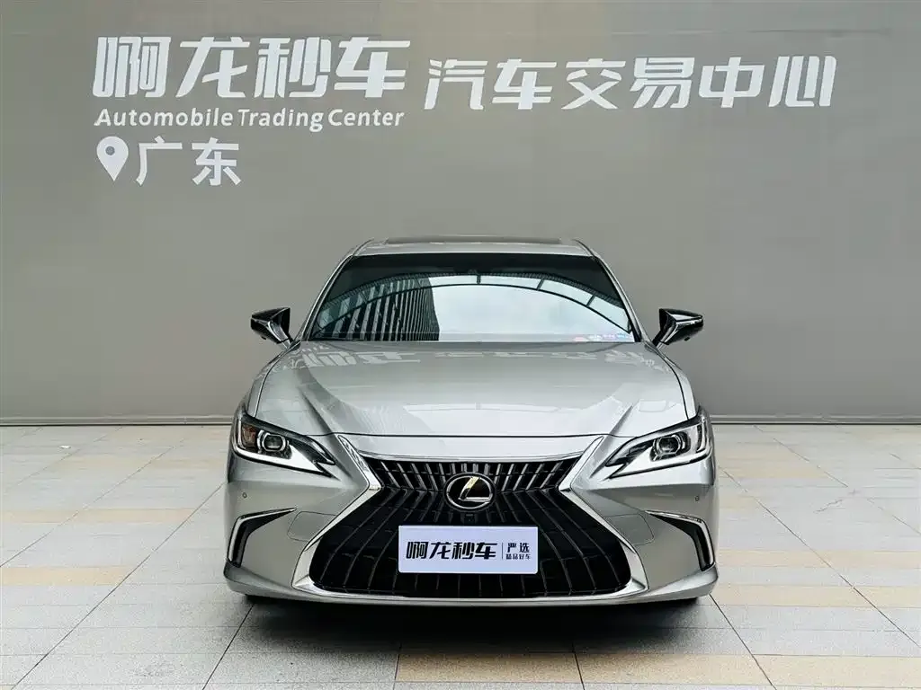 Lexus ES — фото 10