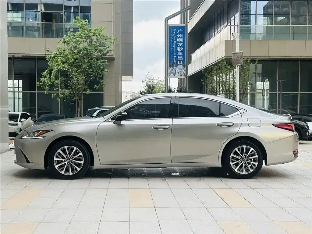 Lexus ES — фото 6