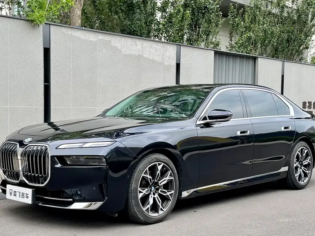 BMW 7 Series — фото 1