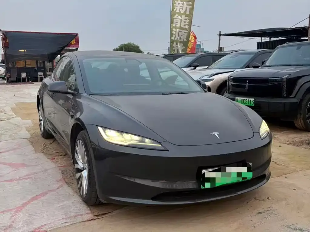 Tesla Model 3 — фото 1