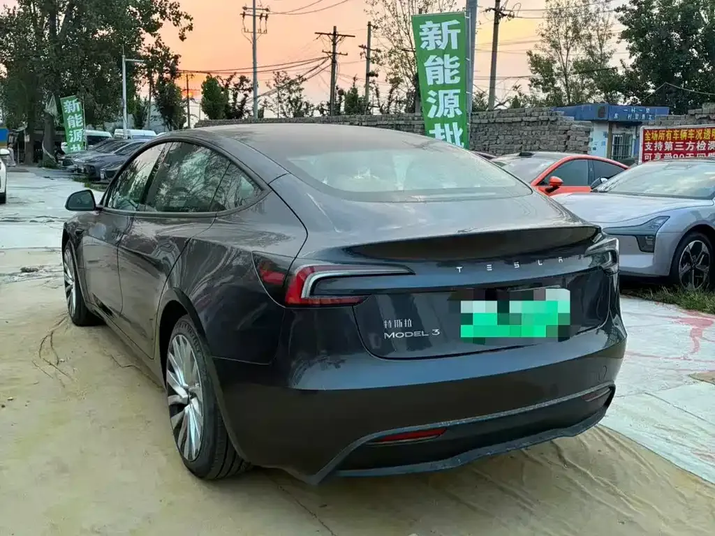 Tesla Model 3 — фото 9