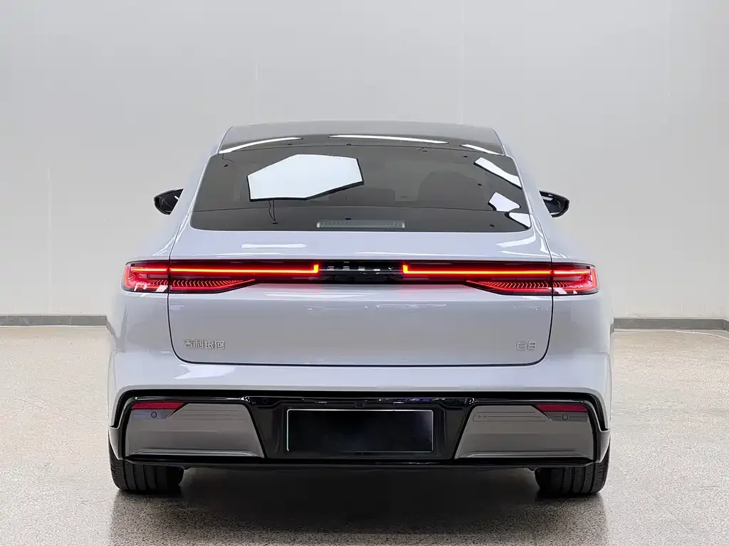 Geely Galaxy E8 — фото 2