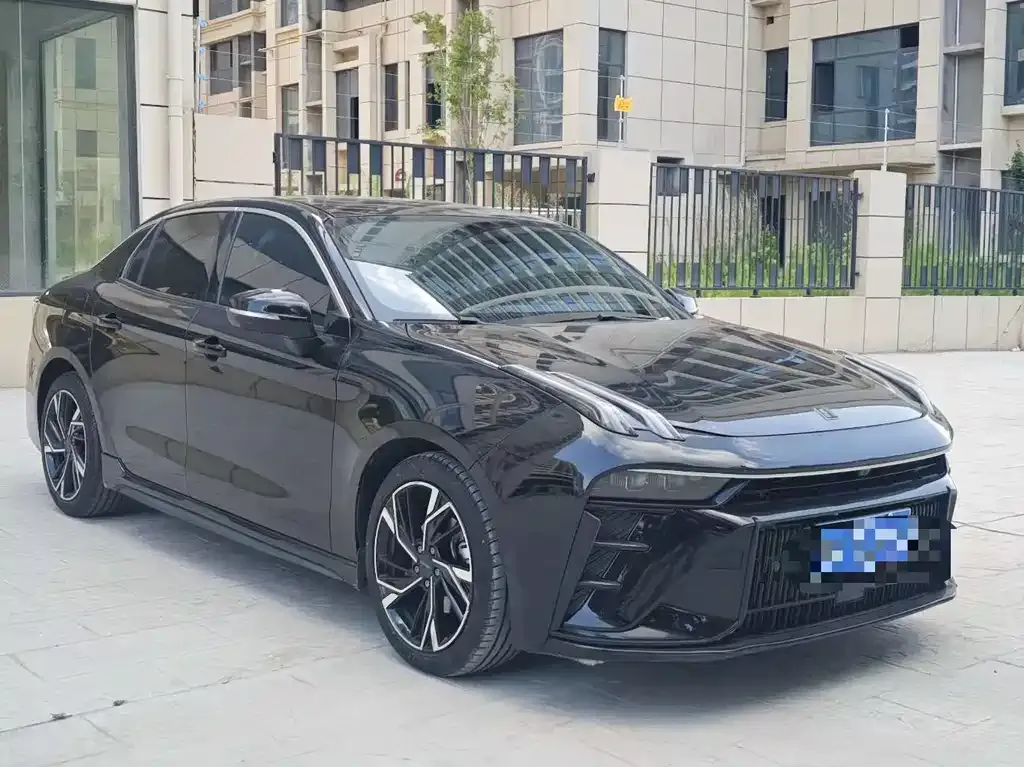 Lynk & Co 03