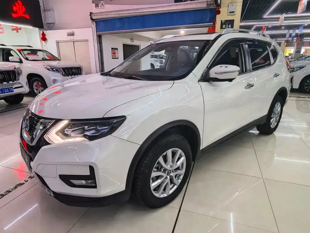 Nissan X-Trail — фото 1