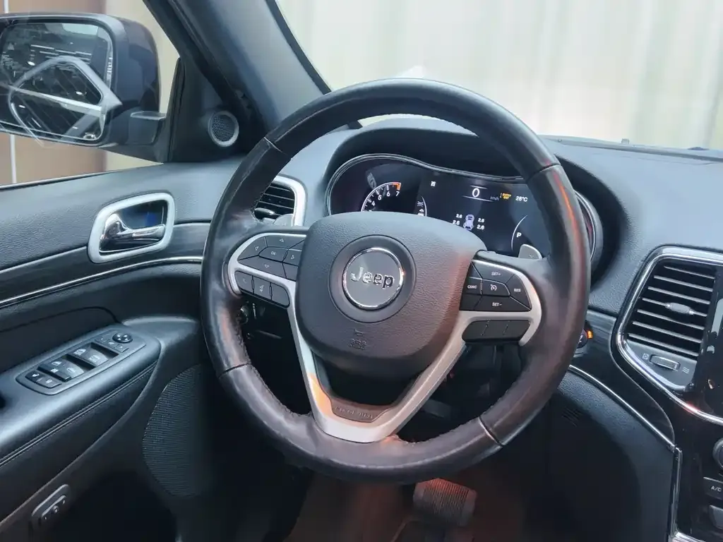 Jeep Grand Cherokee (Import) — фото 10