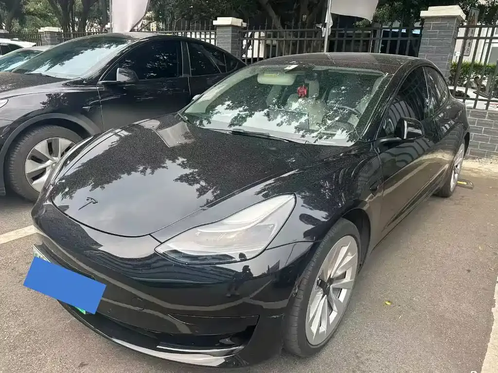 Tesla Model 3 — фото 1