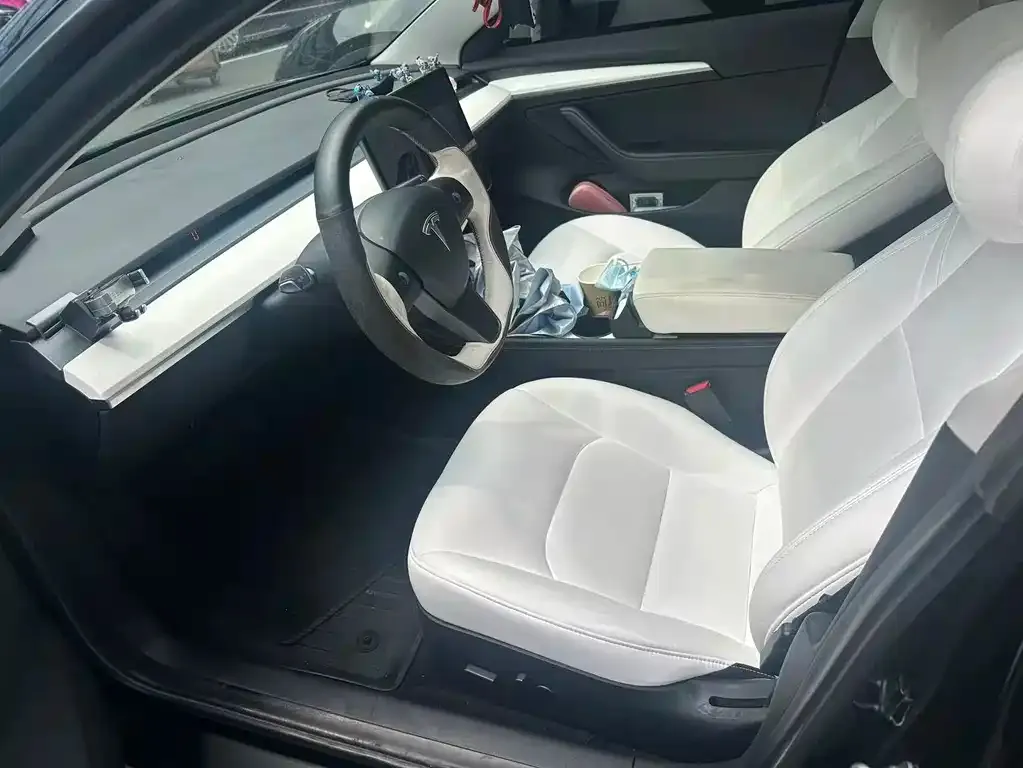 Tesla Model 3 — фото 4