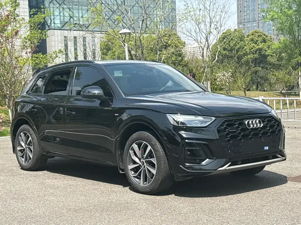 Audi Q5L — фото 10