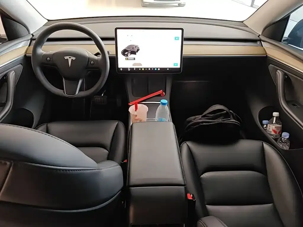 Tesla Model Y — фото 3
