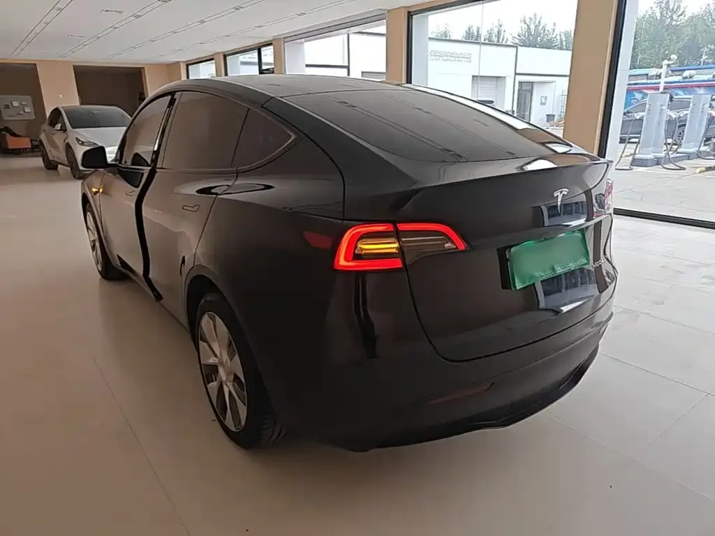 Tesla Model Y — фото 7