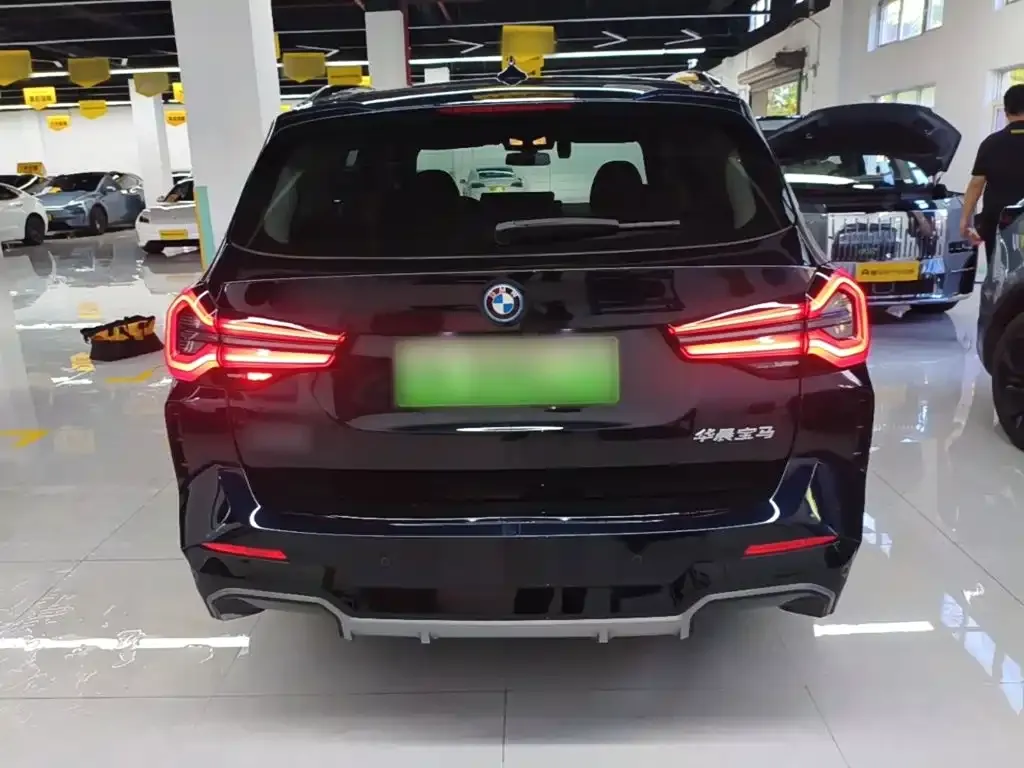 BMW iX3 — фото 5