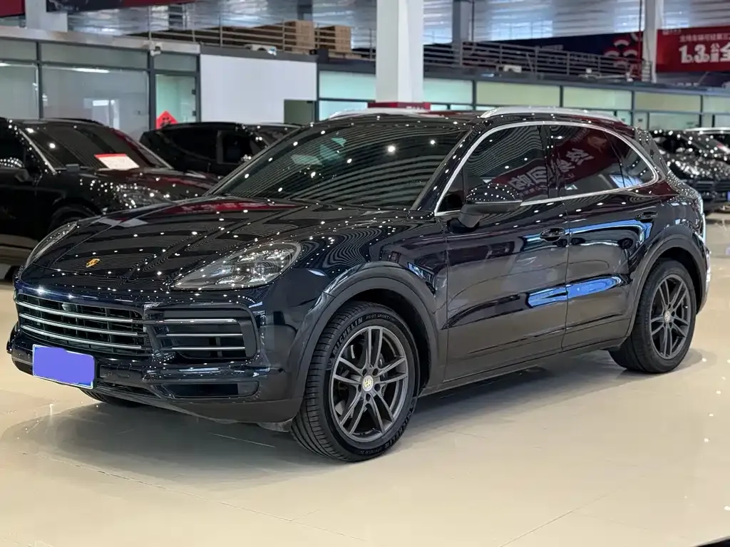 Porsche Cayenne — фото 1