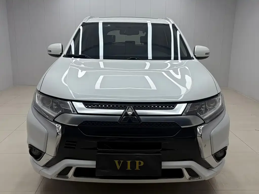 Mitsubishi Outlander — фото 4