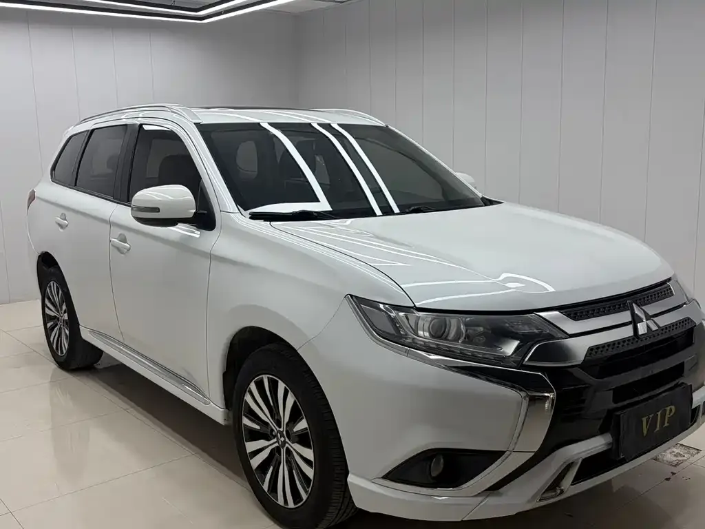 Mitsubishi Outlander — фото 6