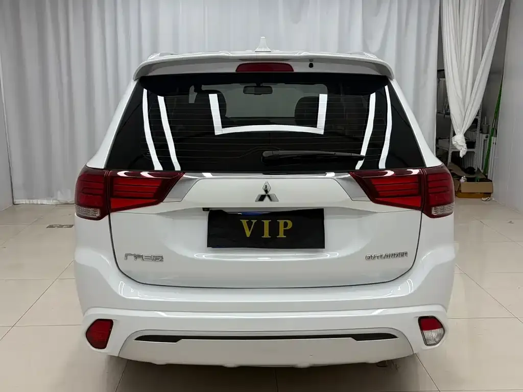 Mitsubishi Outlander — фото 7