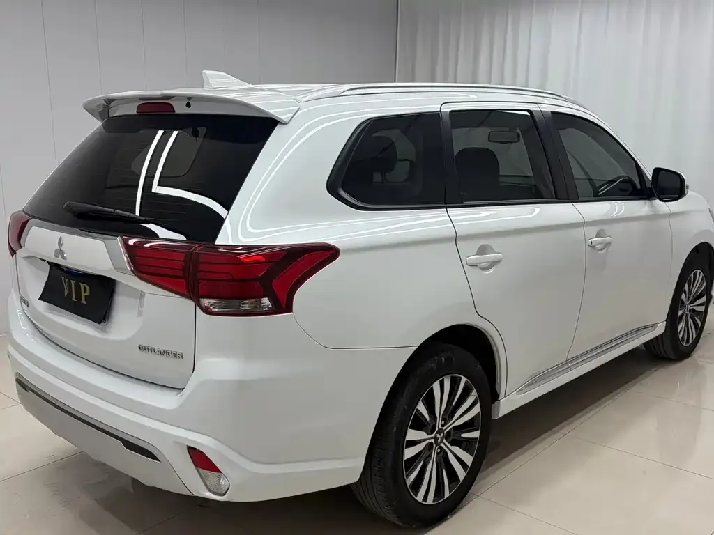 Mitsubishi Outlander — фото 3