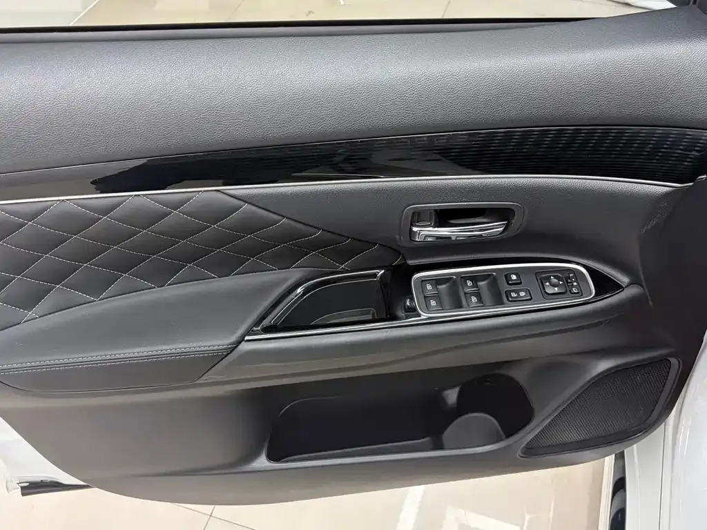 Mitsubishi Outlander — фото 9