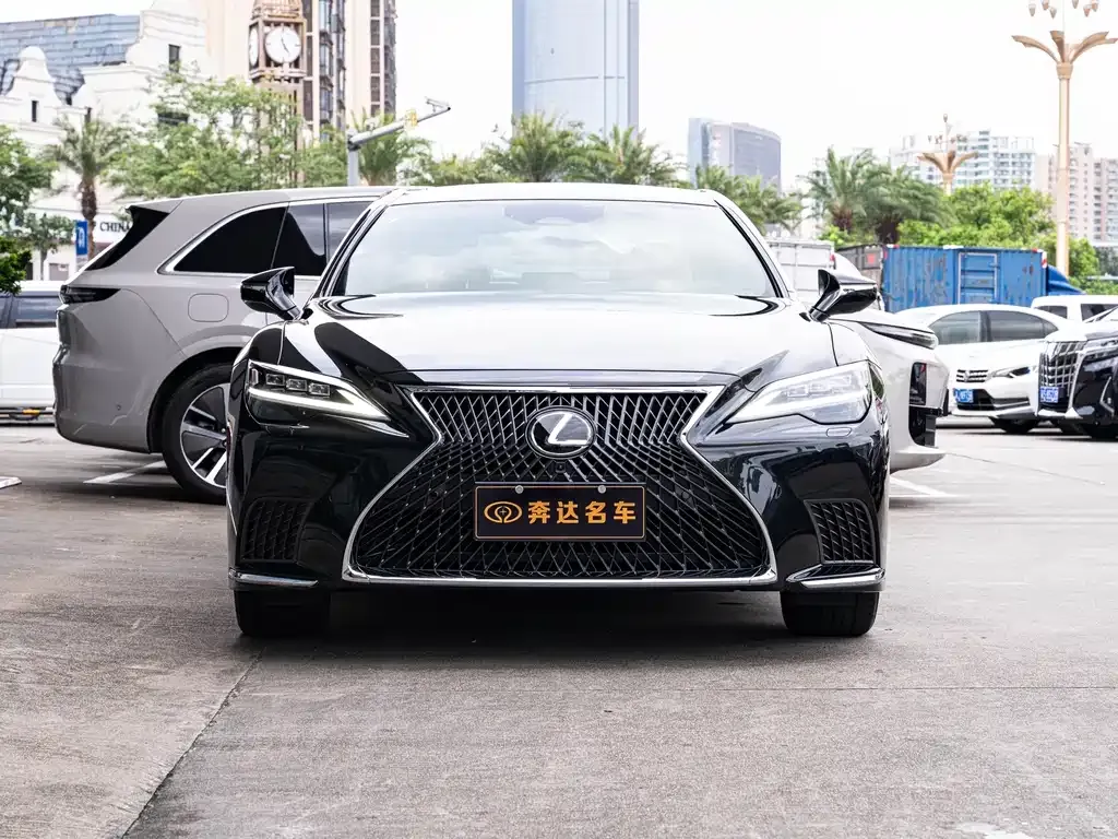 Lexus LS — фото 10