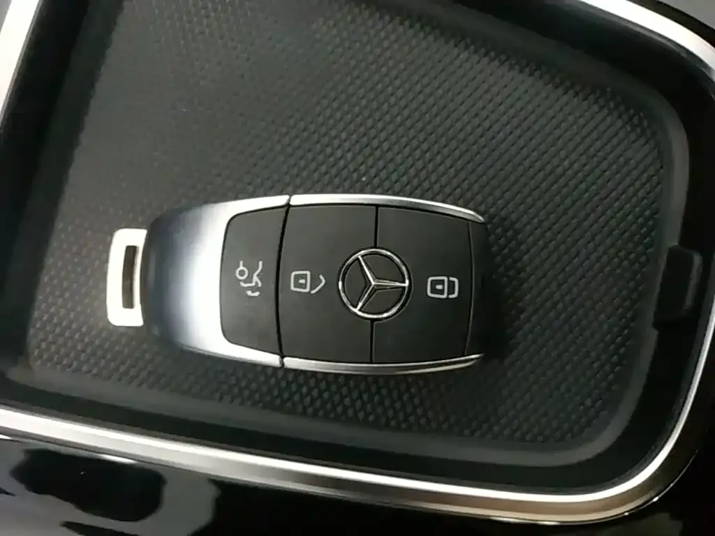 Mercedes-Benz EQB — фото 4
