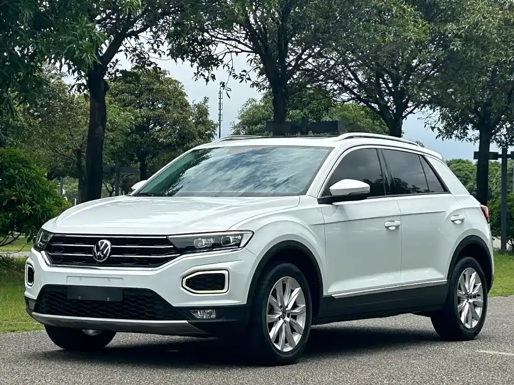Volkswagen T-Roc — фото 1