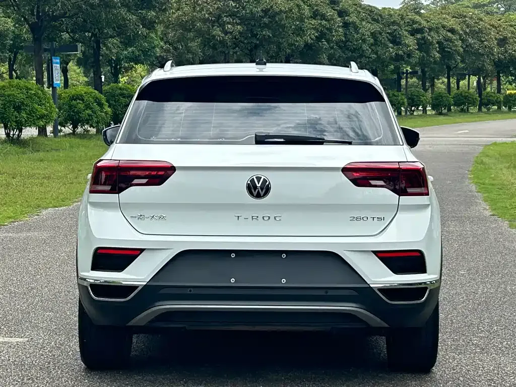 Volkswagen T-Roc — фото 6