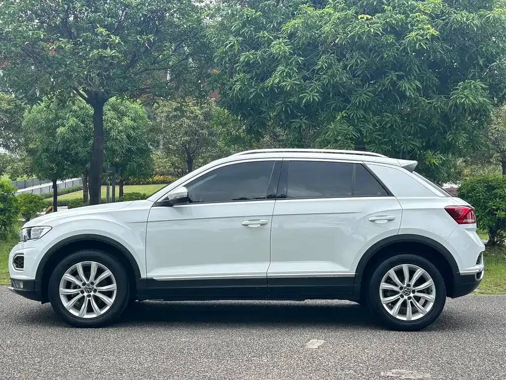 Volkswagen T-Roc — фото 9