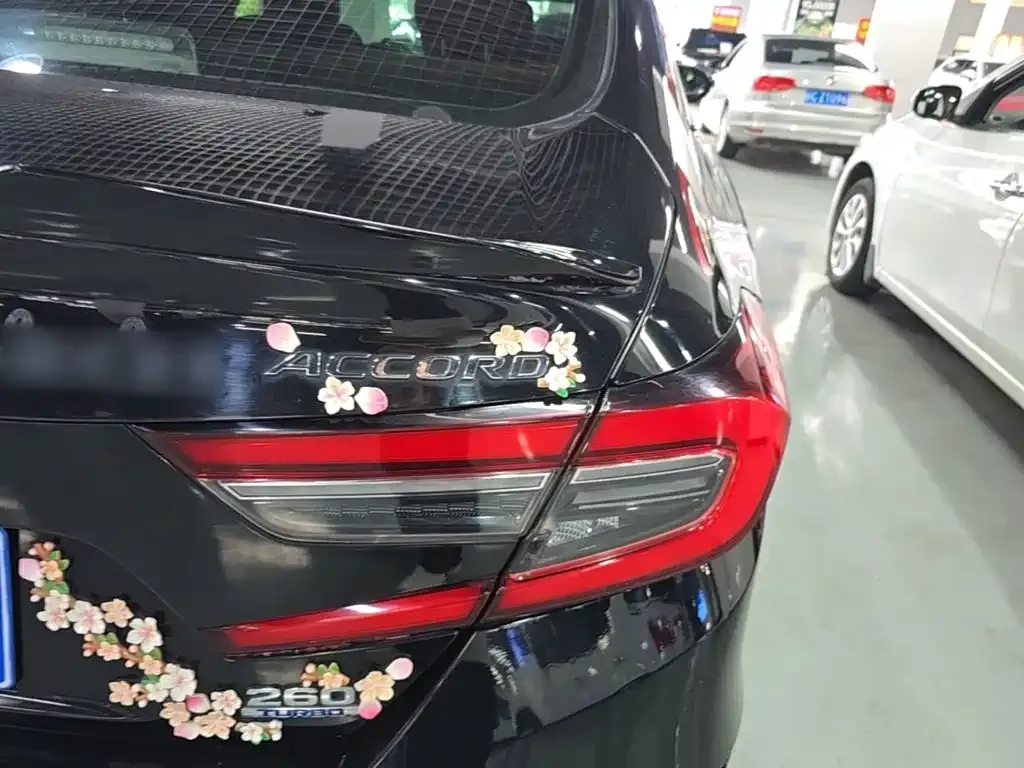 Honda Accord — фото 10