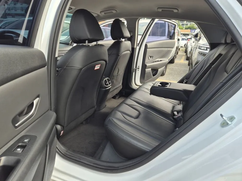 Hyundai AVANTE — фото 2