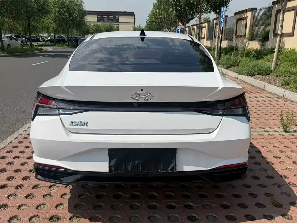 Hyundai Elantra — фото 10