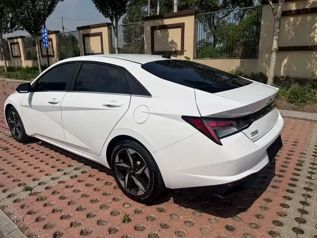Hyundai Elantra — фото 4