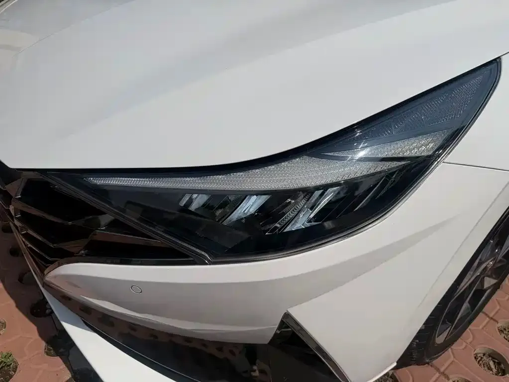 Hyundai Elantra — фото 2