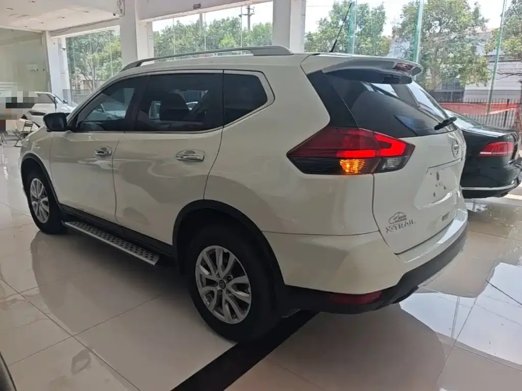 Nissan X-Trail — фото 10