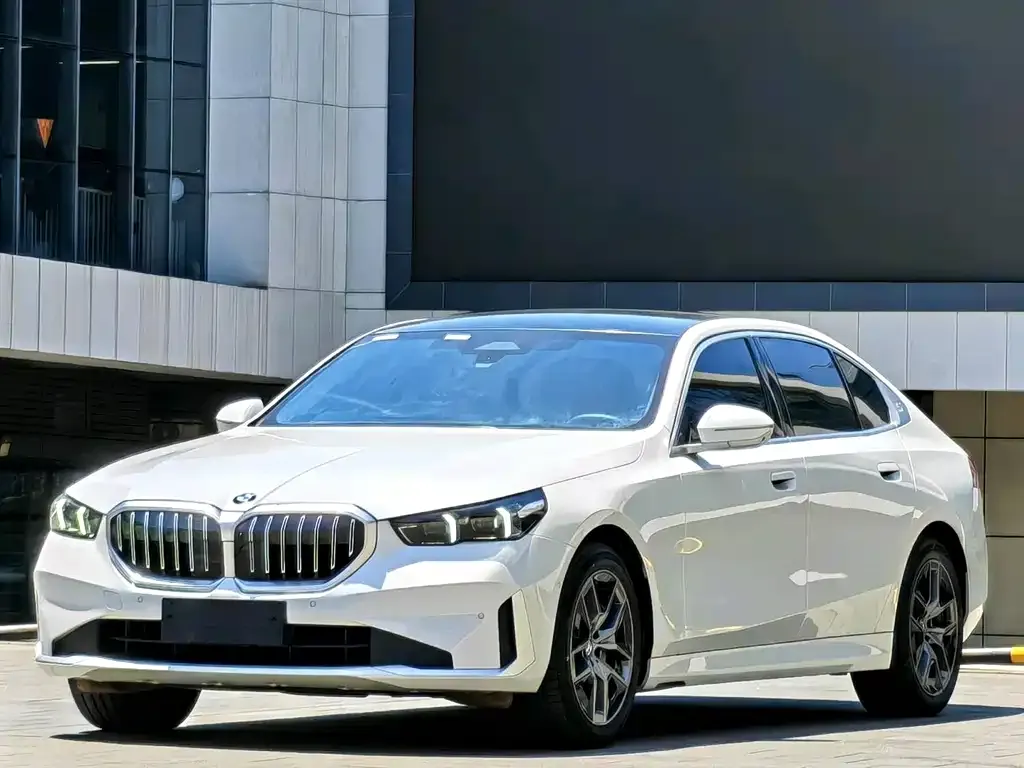 BMW 5 Series — фото 1