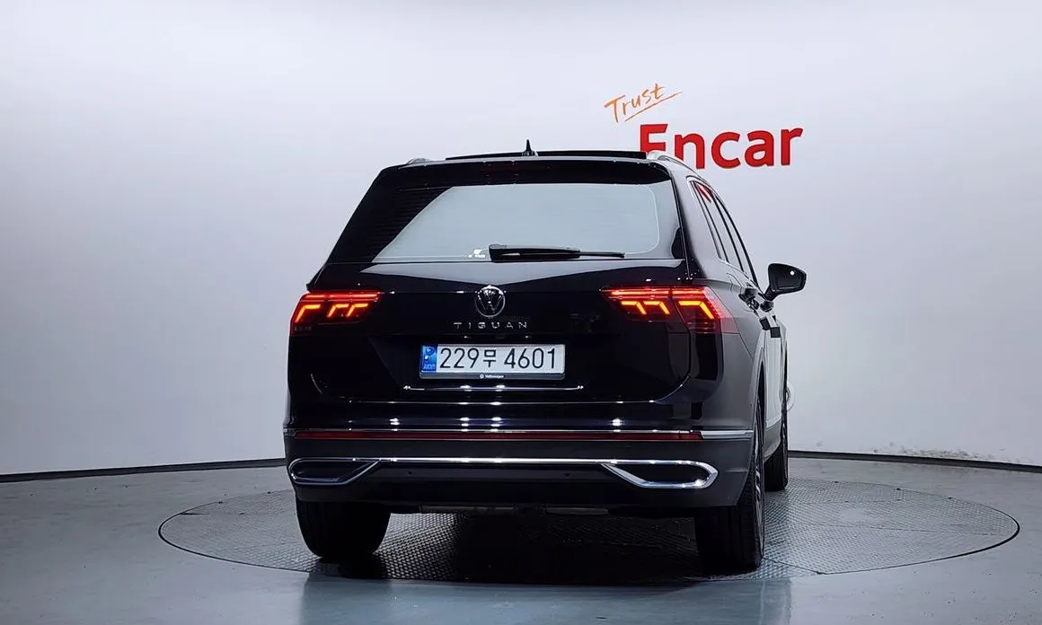 Volkswagen Tiguan — фото 6