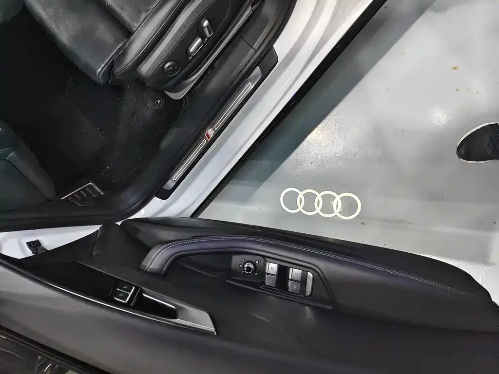 Audi A4L — фото 2