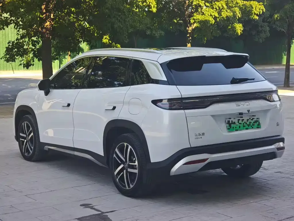 BYD L DM-i — фото 9