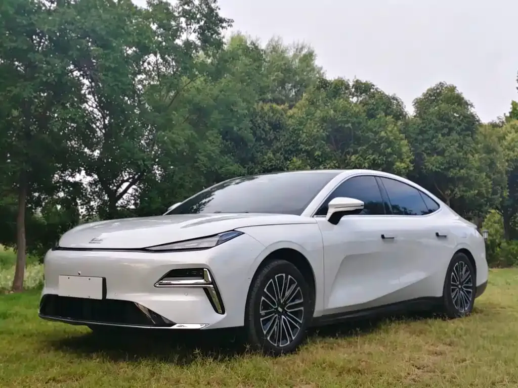 Geely Galaxy Xingyao 8