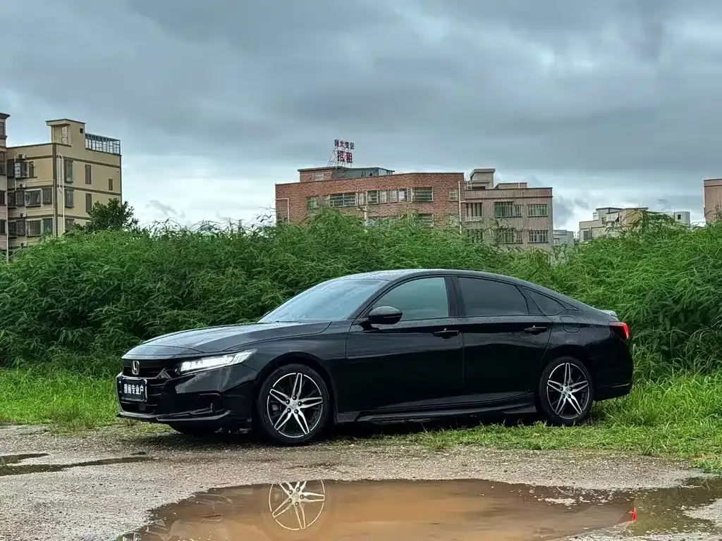 Honda Accord — фото 1