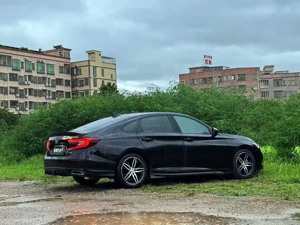 Honda Accord — фото 7
