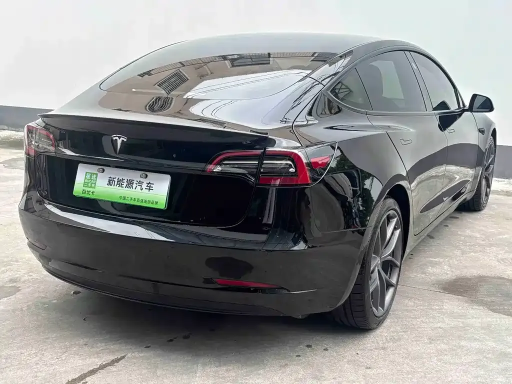 Tesla Model 3 — фото 3