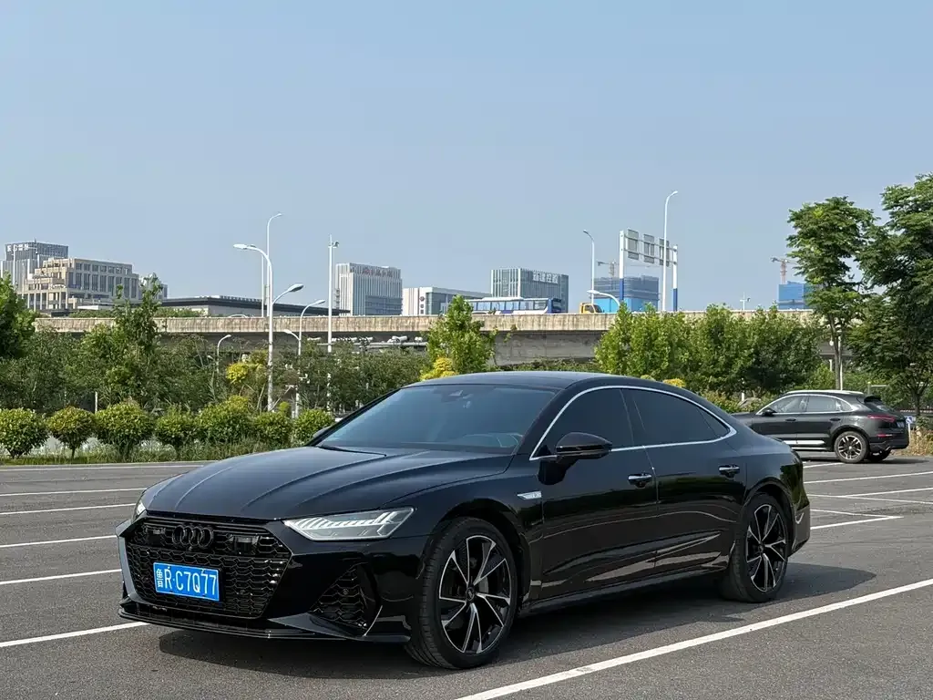 Audi A7L — фото 1