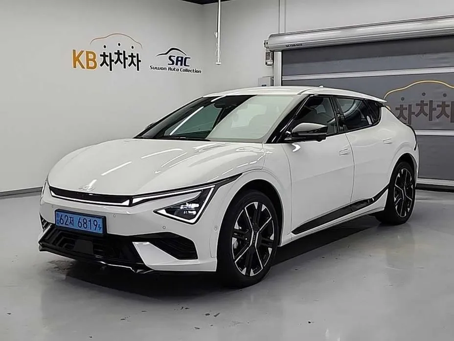 Kia EV6 — фото 1