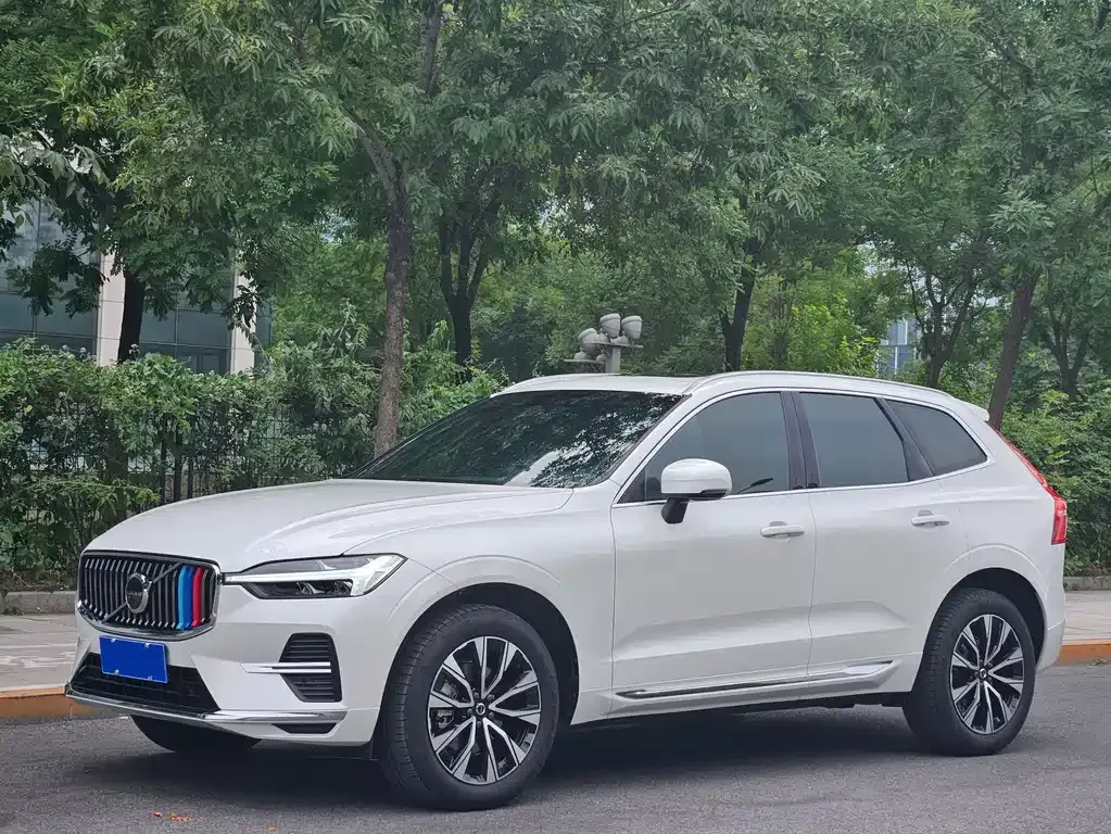 Volvo XC60 — фото 1